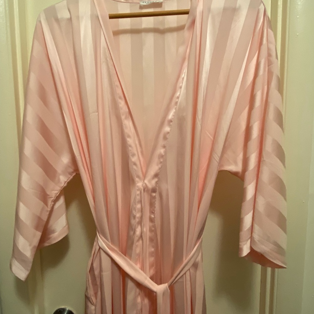 Silky cute bathrobe XXL, breathable and elegant.